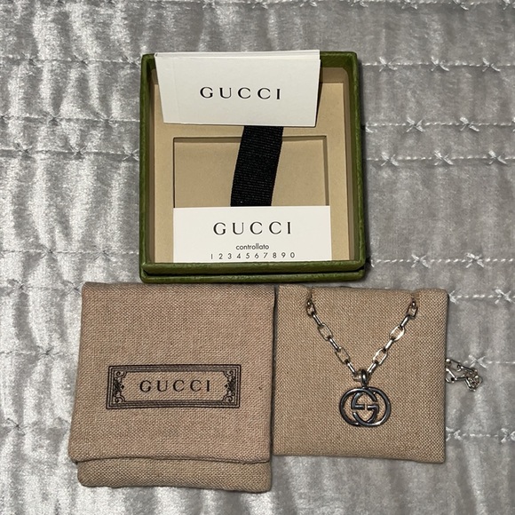 🛑 SOLD 🛑Gucci Preloved necklace excellent condition GG logo come with box n DB - Picture 13 of 15